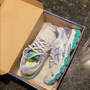 Brand new gel nimbus ASICS Az 6 brand new